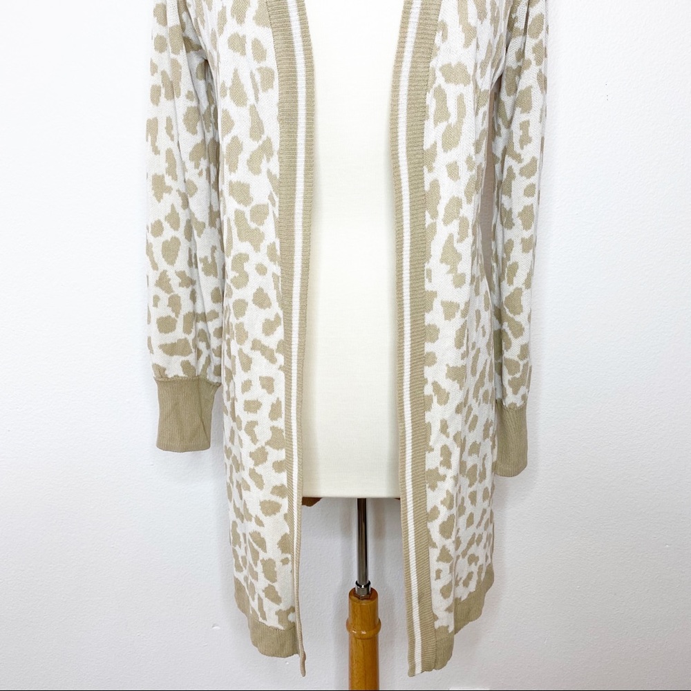 Eight 18 Cream Color Leopard Cardigan Size Medium - Picture 6 of 8